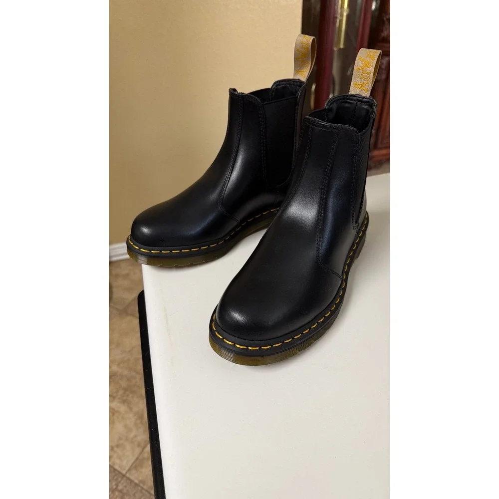 DR MARTENS 2976 SMOOTH LEATHER PLATFORM CHELSEA BLACK BOOTS SIZE 8 MENS/WOMENS 9
